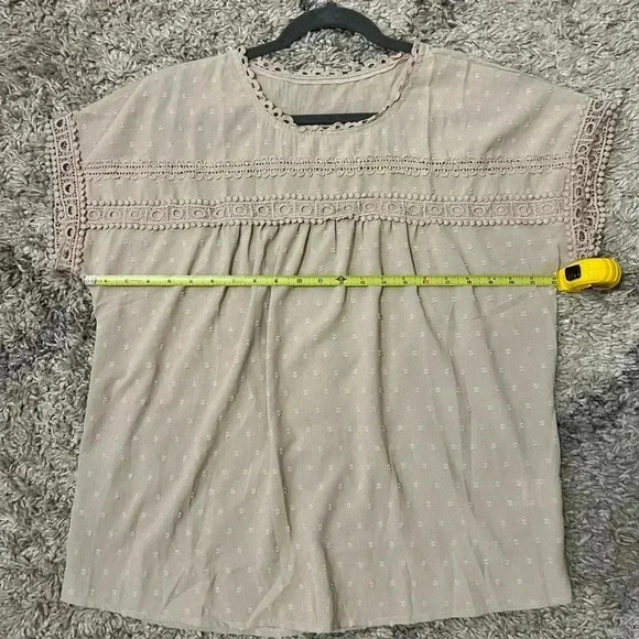 Beautiful flowy top with dots and buttons on back size L (S106) - Picture 7 of 8